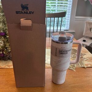 Stanley 40 oz Quencher H2.0 Tumbler - Light Pink